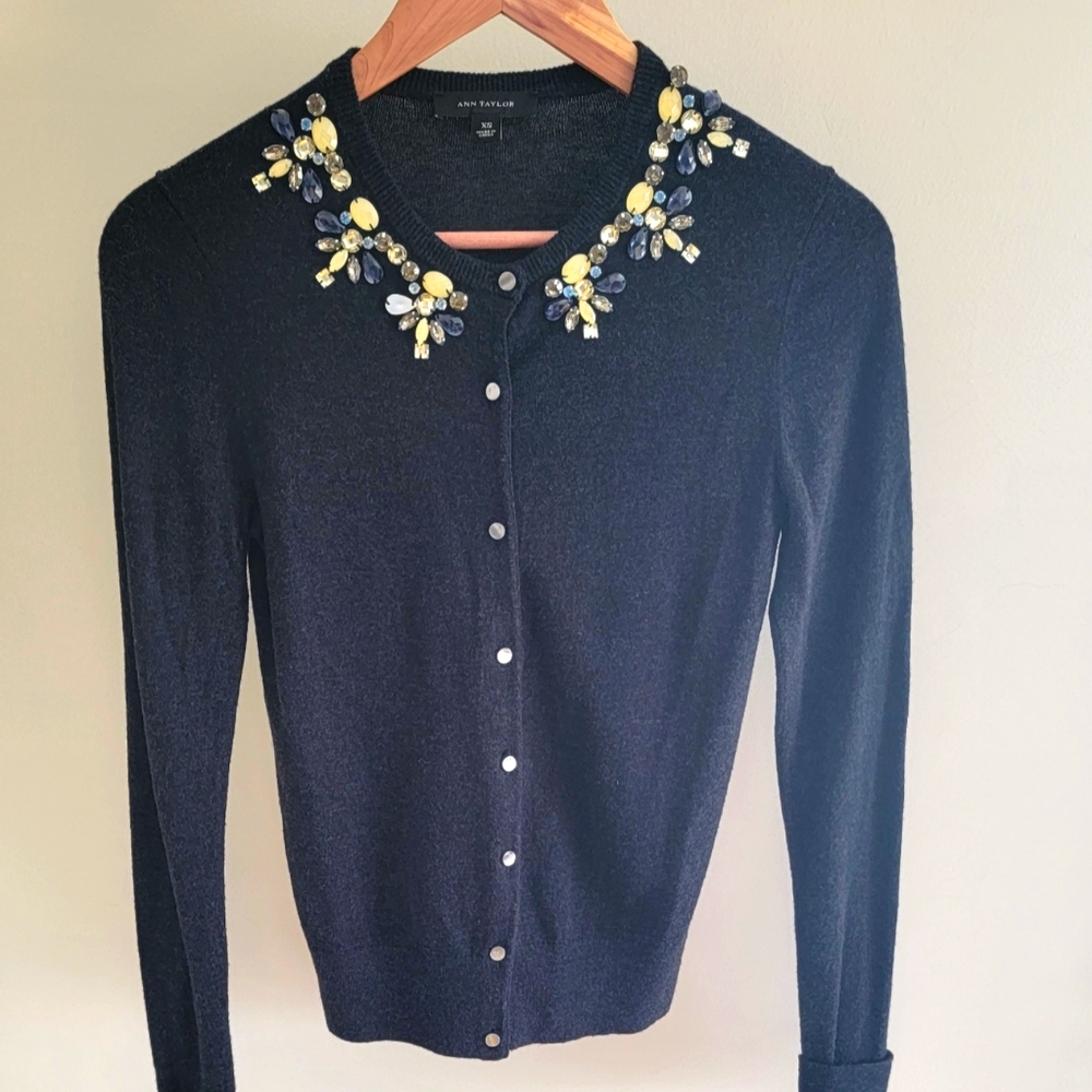 🌻 Ann Taylor Jewel-Neck Cardigan XS